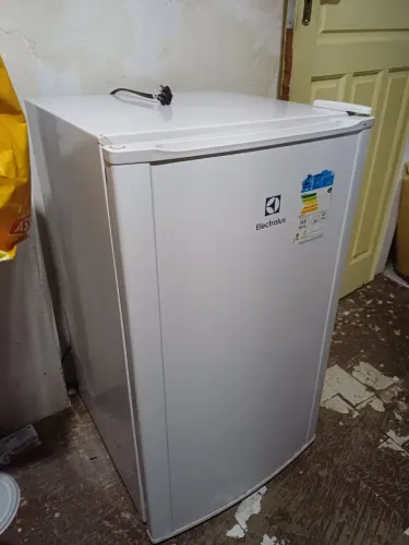 Frigobar Eletrolux 122L