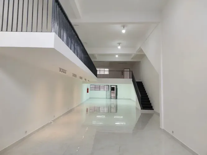 Excelente oportunidade comercial para locação em Atibaia/SP, salão no Centro.