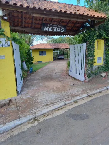 Urgente: Vende CASA EM TERRENO DE 2.260 MT2 em bairro com toda infraestrutura