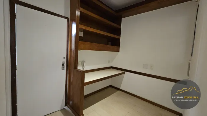 Sala comercial / Stúdio no Humaitá - Venda