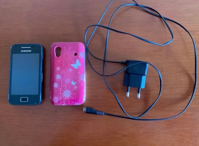 celular samsung galaxy ace (gt-s5830) acompanha carregador e uma capinha  