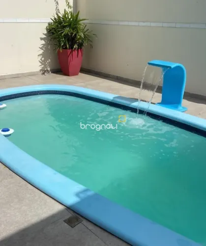 Sobrado com Piscina e Área Gourmet à Venda no Rio Vermelho