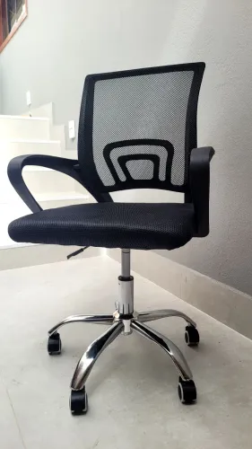 Cadeira de escritório ergonômica - muito nova!!