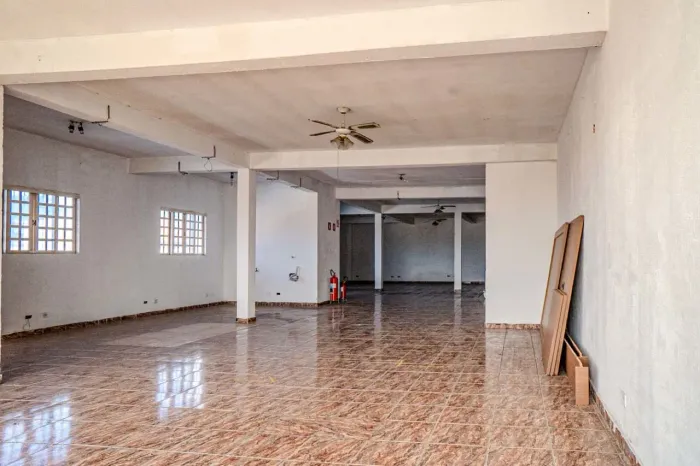 Prédio comercial na Rua Benjamin Pereira, 58 - 2 andar 160 m²