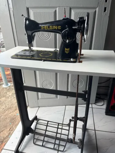 Máquina de costurar - Elgin