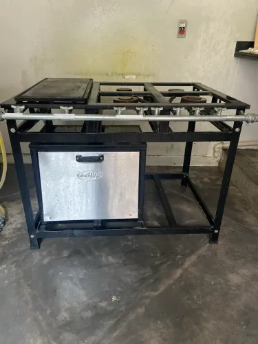 Fogao Industrial 4 bocas c/ chapa e forno Cristaço