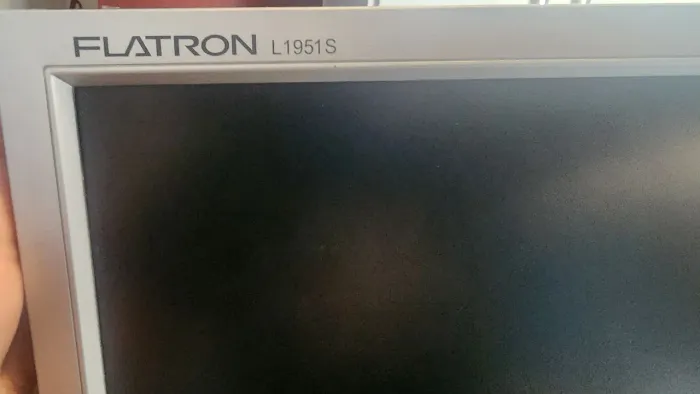 monitor LG Flatron L1951S de 19 polegadas.