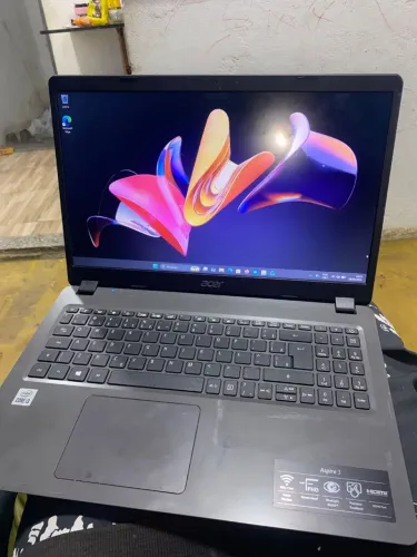 Vendo notebook Acer aspire 3 i3 de décima geração 8g de ram ddr4 512 g nvme