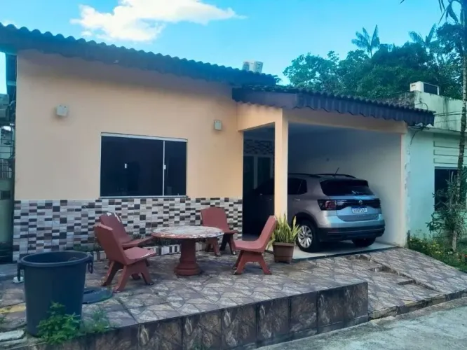 VENDE-SE UMA CASA EM CONDOMÍNIO FECHADO NA AUGUSTO MONTENEGRO 