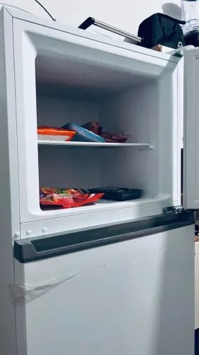 Geladeira Midea 294L de espaço