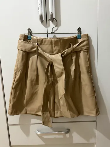 Saia couro sintético beje