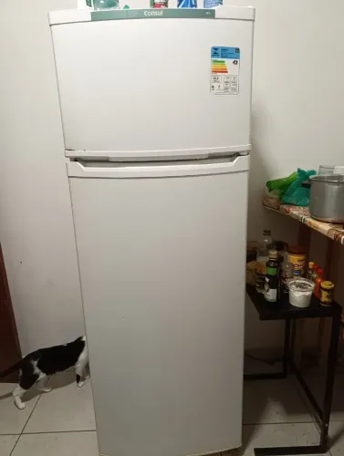 Vendo geladeira  semi nova crd 37 consul, 370 litros valorR$ 800,00