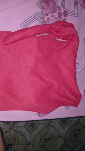 Vendo essas roupas tudo em perfeito estado 10 reais cada um