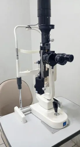 Lâmpada de Fenda (Biomicroscópio) + Mesa de Altura Regulável