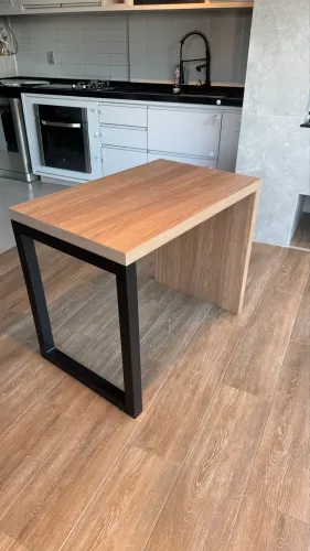 Mesa de Trabalho - Metal e MDF - 1,00 X 0,60