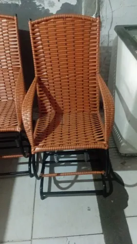 Vendo 2 cadeiras de balanço zerada 4 molas reforçadas aceito ofertas ?