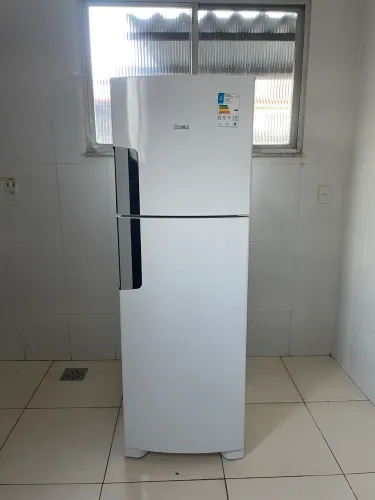 Vende-se geladeira