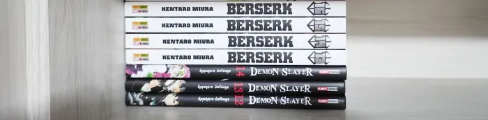 Mangás Berserk e Demon slayer Seminovos