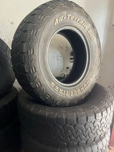 Pneus 265/75 R16 usados