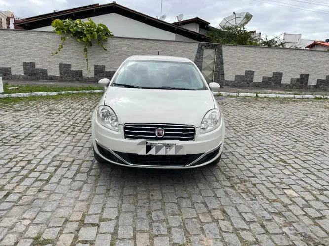 Fiat Linea Essence Dualogic 1.8 Flex 16V 4P 2015