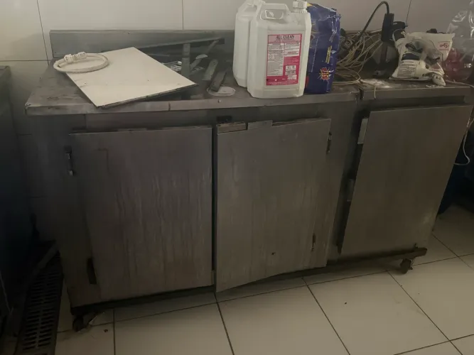  Vendo balcão de aço 