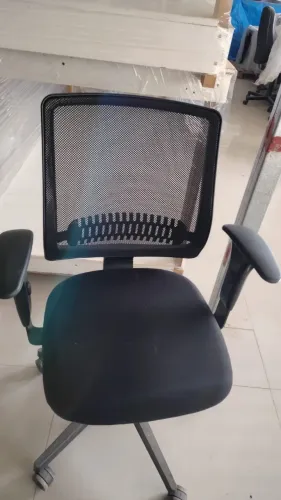 CADEIRA ESCRITÓRIO GIRATÓRIA  (COM ENCOSTO EM TELA MESH)