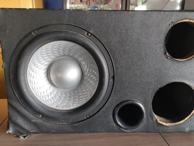 Vendo caixa vedada falante de 12 bravox