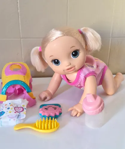 Boneca baby alive hora do passeio