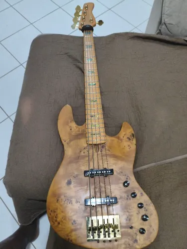 Baixo Marcus Miller sire v10