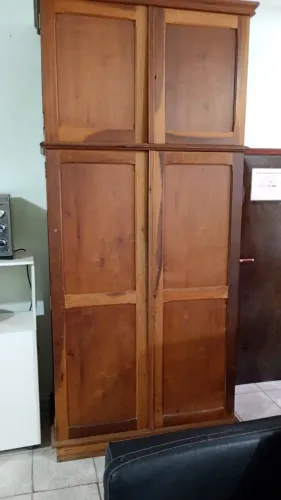 Guarda roupa madeira maciça perfeito estado