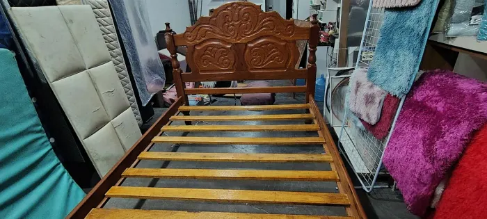 CAMA CASAL DE MADEIRA MACIÇA SEMI NOVA R$430 ENTFEGA GRÁTIS 