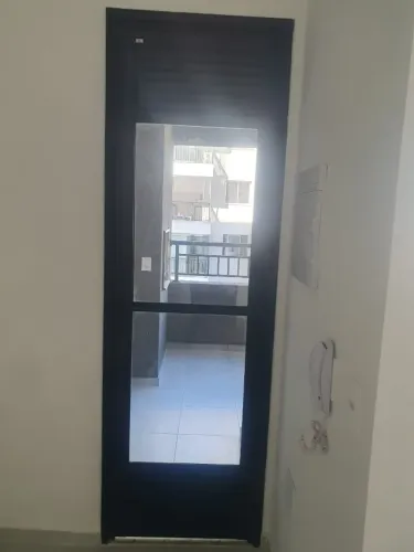 Porta de alumínio preta com vidro, 0,68x2,28