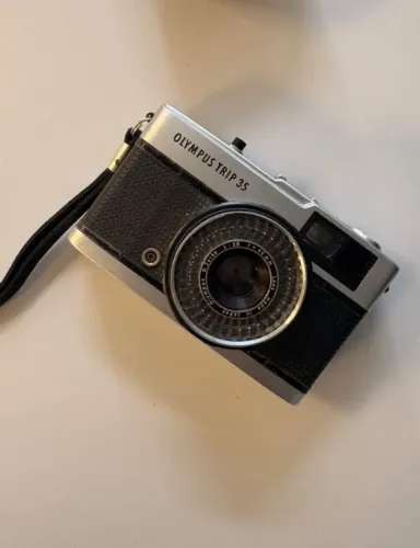 Olympus Trip 35 analógica 35 mm + flash e suporte