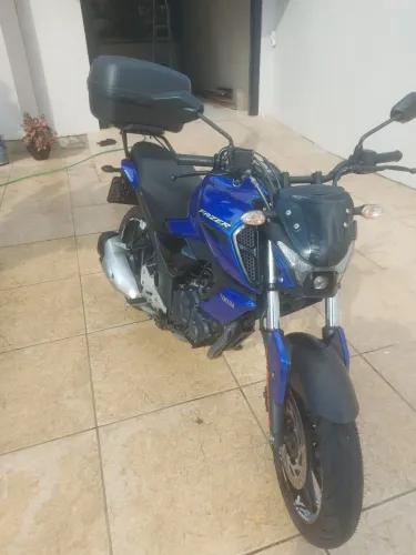 Moto de garagem . Estado de Nova 