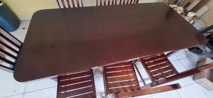 Mesa em Imbuia com 8 cadeiras