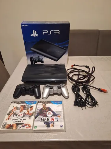 Playstation 3 (PS3) super slim na caixa