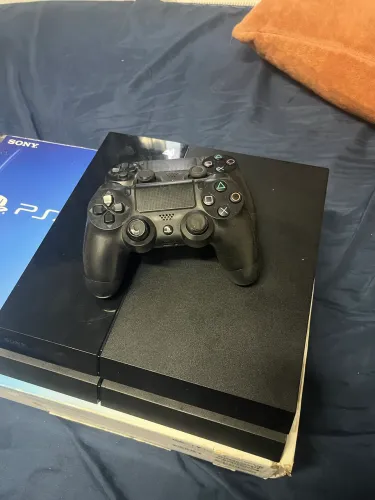 PS4 Fat em Ótimo Estado + 2 Controles