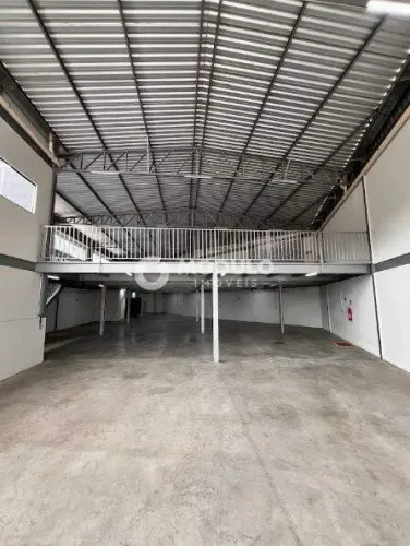 Barracão comercial disponível para locação no bairro Luizote de Freitas.