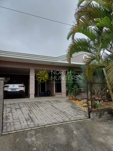 Casa à venda no bairro Vila Nova, estuda permuta em Piçarras e Barra Velha.