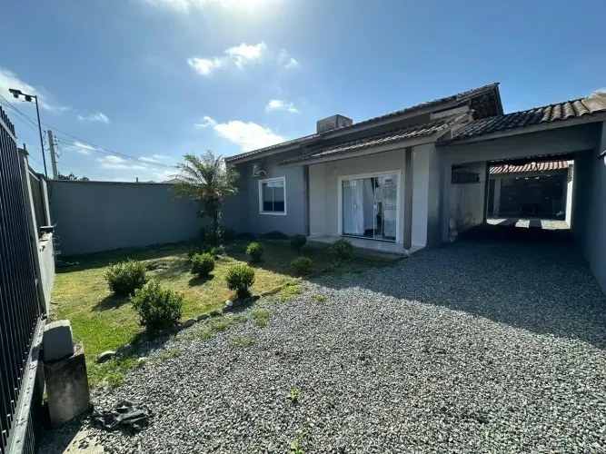 CASA COMPLETA COM CHURRASQUEIRA EM ARAQUARI - VOLTA REDONDA