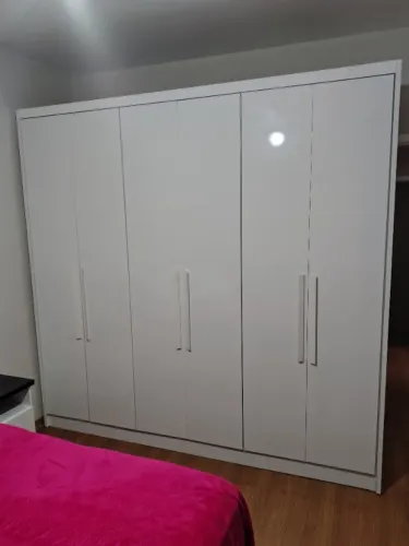 Vendo Guarda roupas 6 portas muito novo