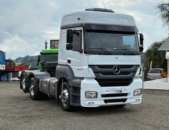 Mercedes-Benz axor 2536 6x2 ano 2020