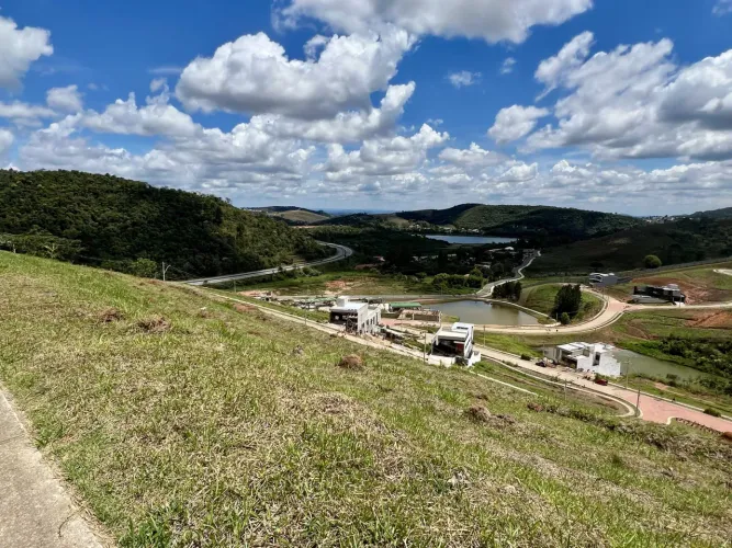 Terreno em declive, com 300 m² e vista livre para venda