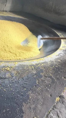 Farinha torrada e crocante
