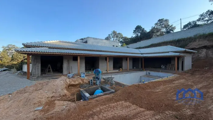 Chácara com 4 Quartos e 4 banheiros à Venda, 1.000 m² por R$ 990.000 Cód. ch2748