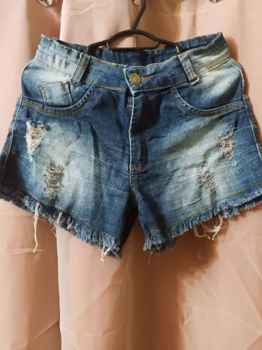 Short jeans feminino curto estilo destroyed semi novo brechó desapego