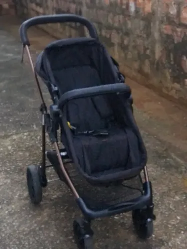 Vende se Carrinho De Bebê Passeio Berço Moisés Napoli Preto Galzerano usado poucas vezes 