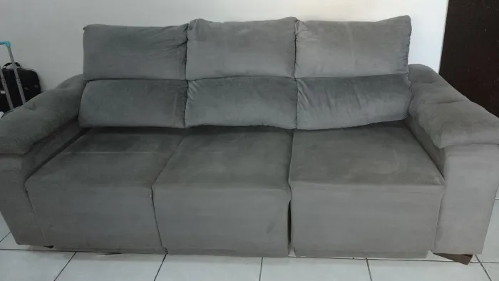 Vendo sofá retrátil. Usado mas en ótimo estado