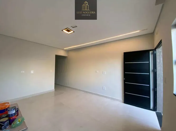 Sobrado à venda em Pindamonhangaba, Loteamento Residencial e Comercial Flamboyant, com 2 q