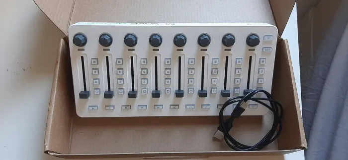 Console De Mixagem Midi Controller